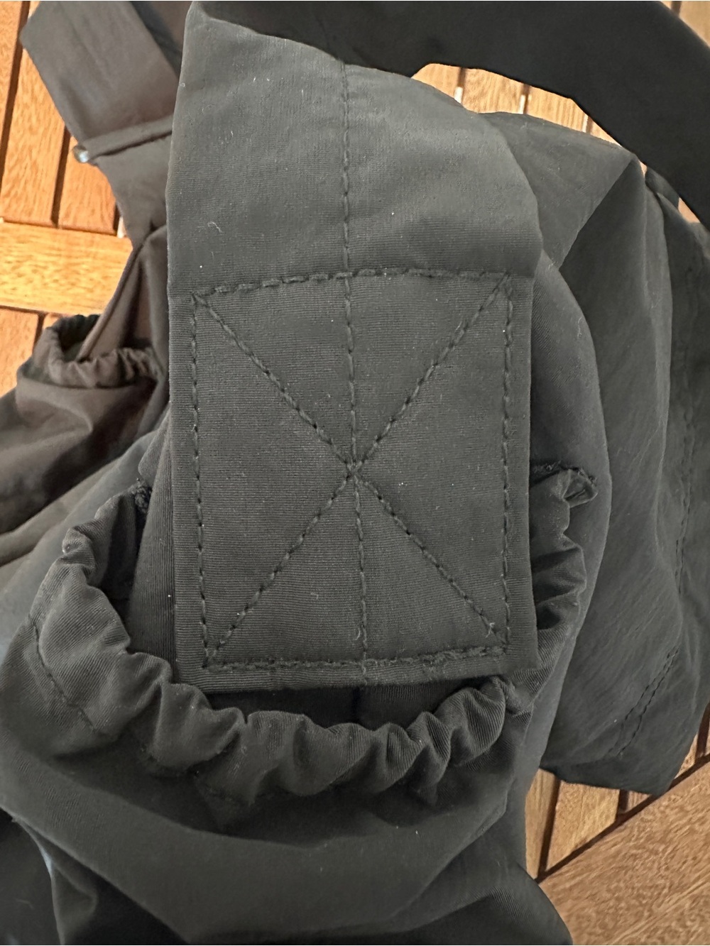 Uniqlo Drawstring Bag in Black - Picture 7 of 14